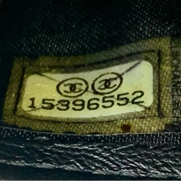 Chanel Camellia Accent Black Leather Wallet. Box & Authenticity Card included. - Picture 7 of 14